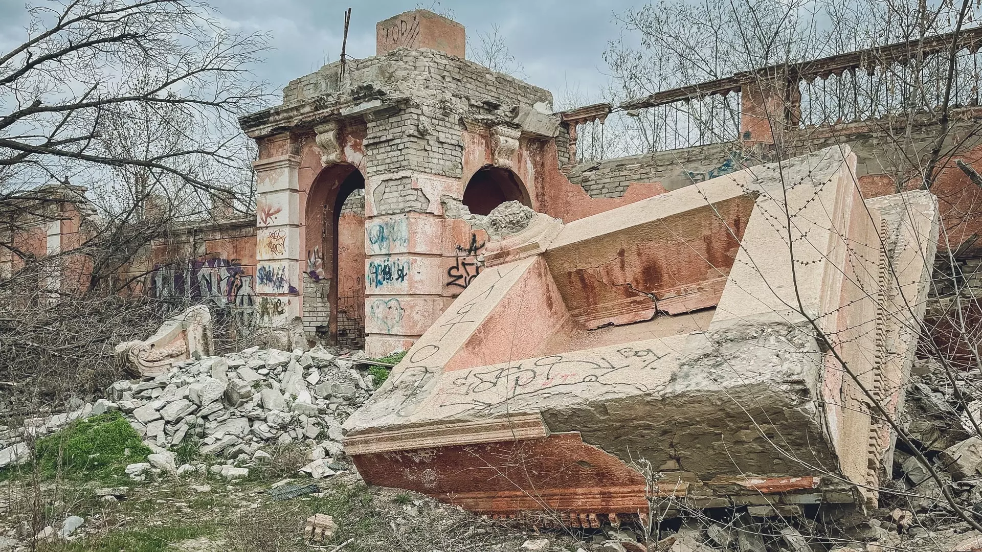 Как выглядели заброшки Волгограда 40 лет назад