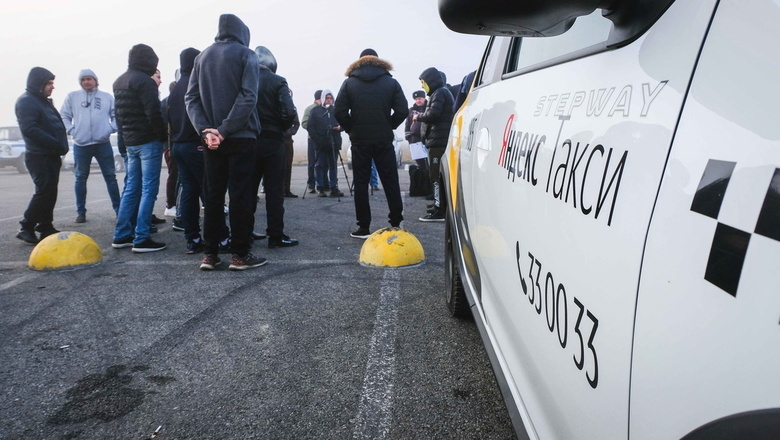 Двух участников забастовки таксистов оштрафовали в Волгограде