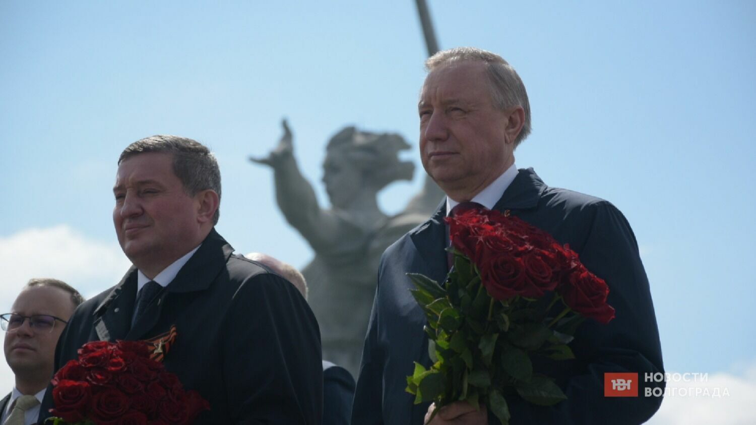 Скульптура стала данью памяти ленинградцам, погибшим на сталинградской земле.