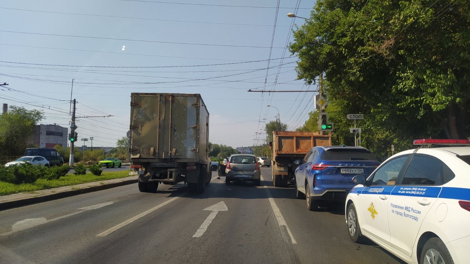 ДТП с 4 машинами парализовало движение на севере Волгограда