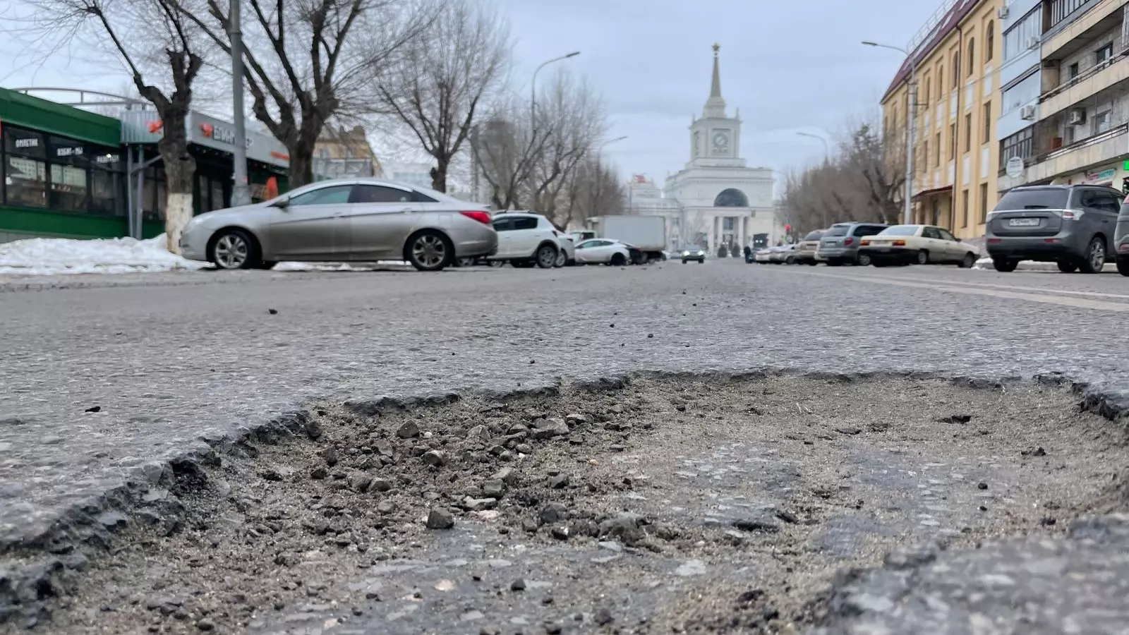 Центру Волгограда срочно требуется дорожный ремонт