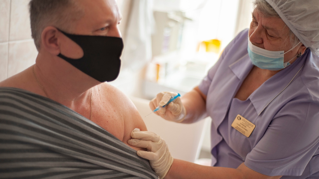В России начались испытания анитиковидной вакцины с наночастицами
