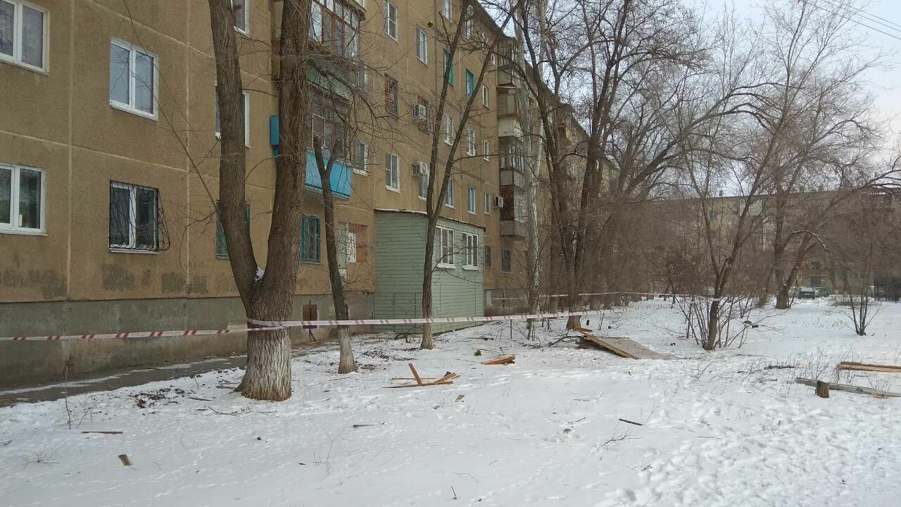 Глава Волжского пообщался с жителями дома, где произошел взрыв