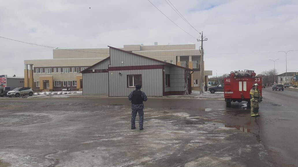 Торговый центр оцепили в Волгоградской области из-за подозрительного пакета