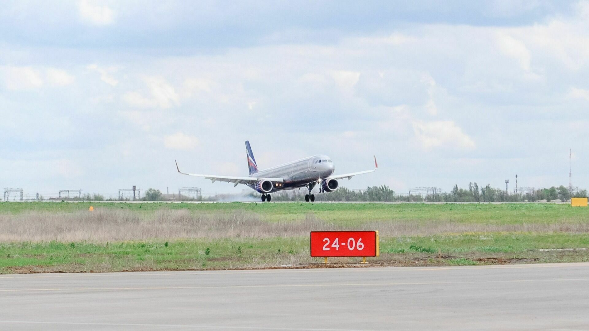 Самолет не взлетел из-за сломанного кондиционера в Волгограде
