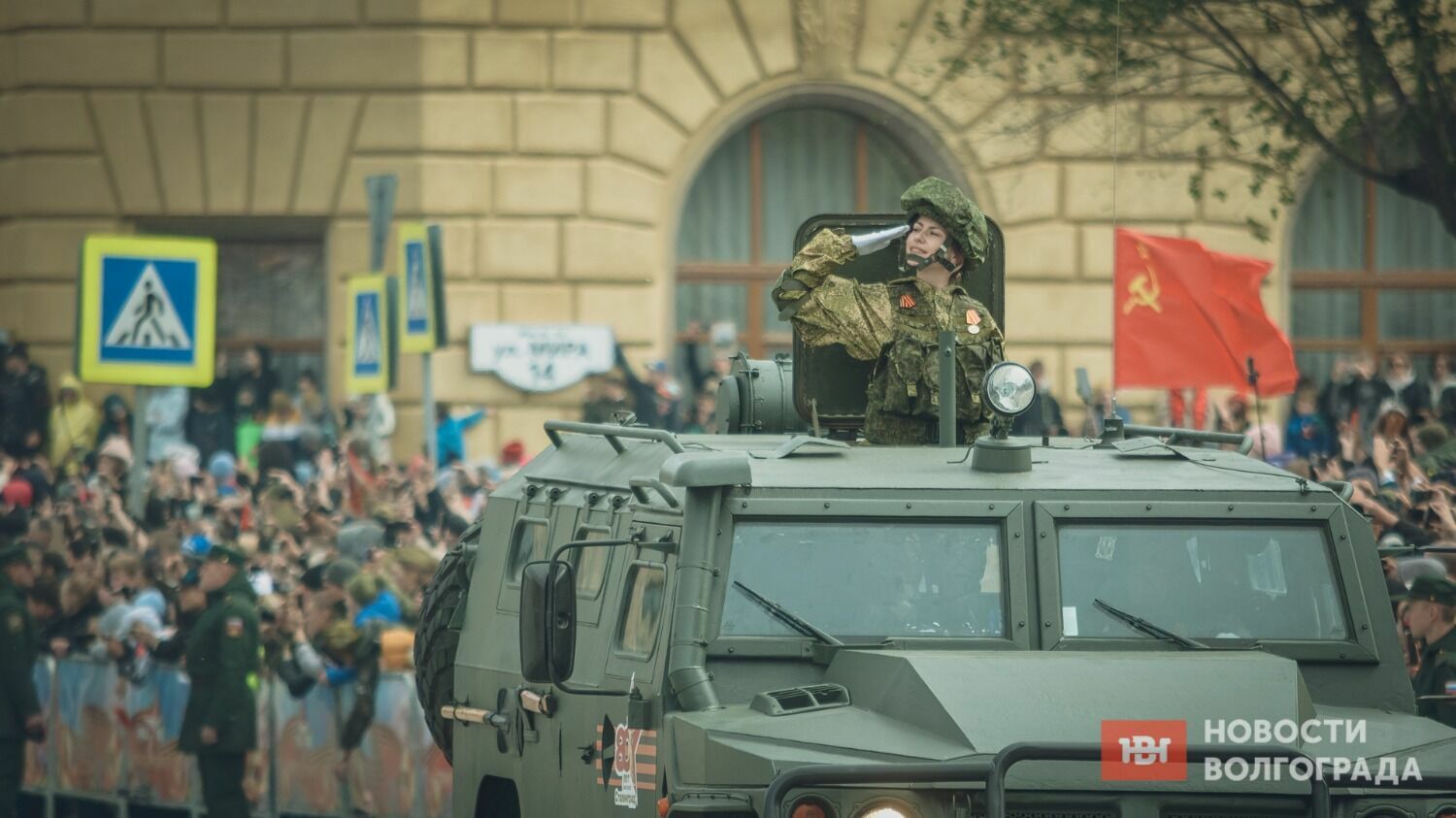 Девушки на танках — необычное явление для парада Победы