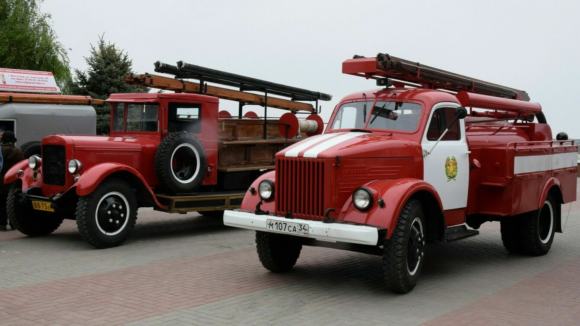 Первые пожарные машины. Пожарная машина полуторка. ЗИЛ 131 пожарный отреставрированный. Пожарная машина 1978. ГАЗ пожарная машина 1931 г.