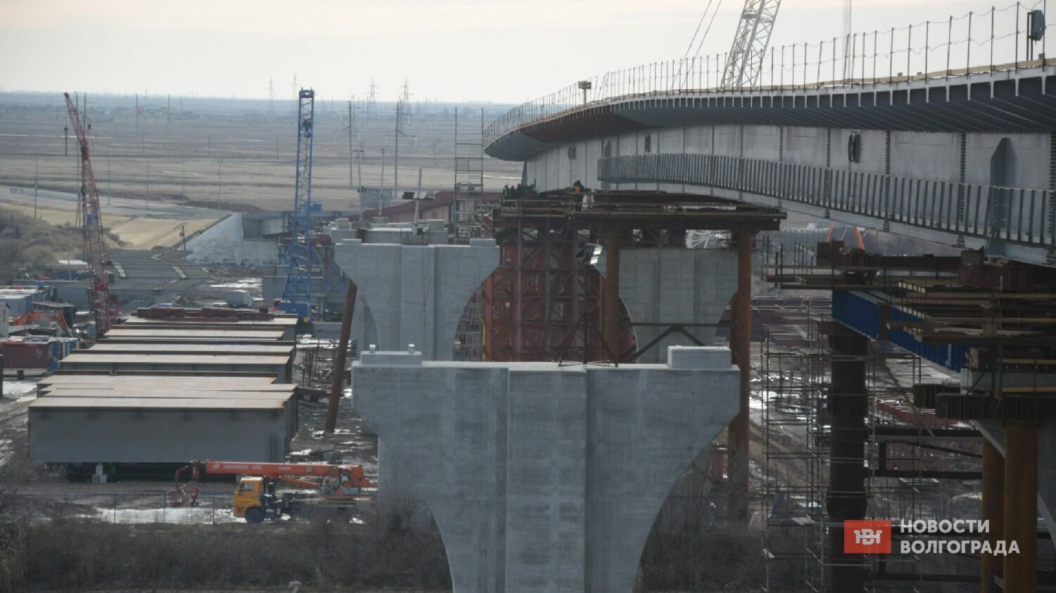 Надвижка пролетов моста через ВДСК.