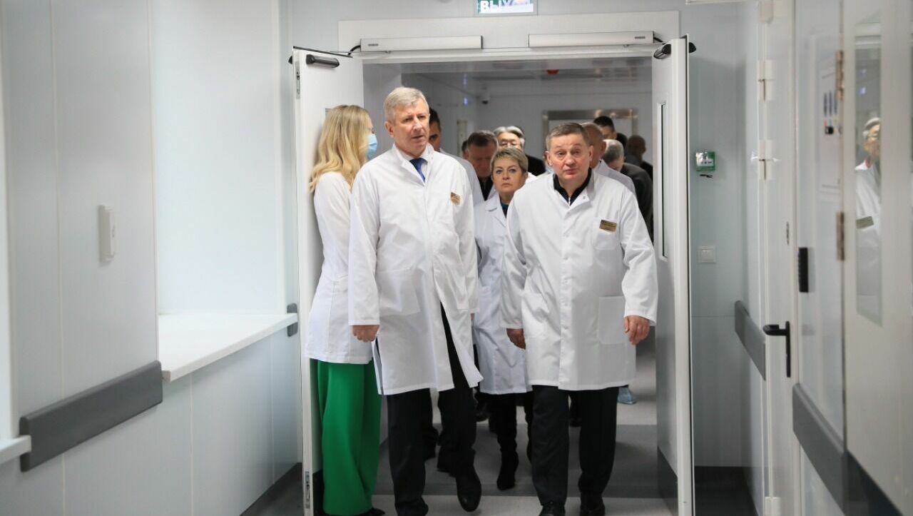 Губернатор Бочаров 1 января проверил модернизацию крупнейшей больницы региона