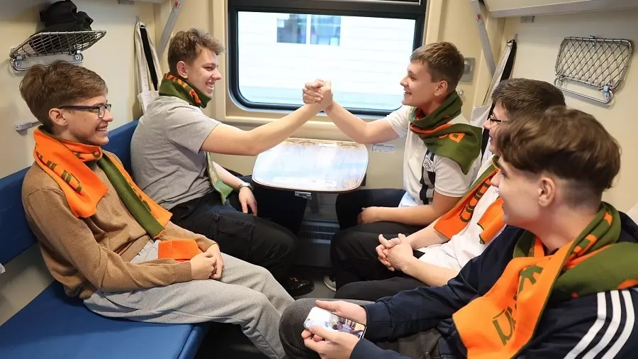Волгоградские школьники отправились в Нижний Новгород на уникальном поезде