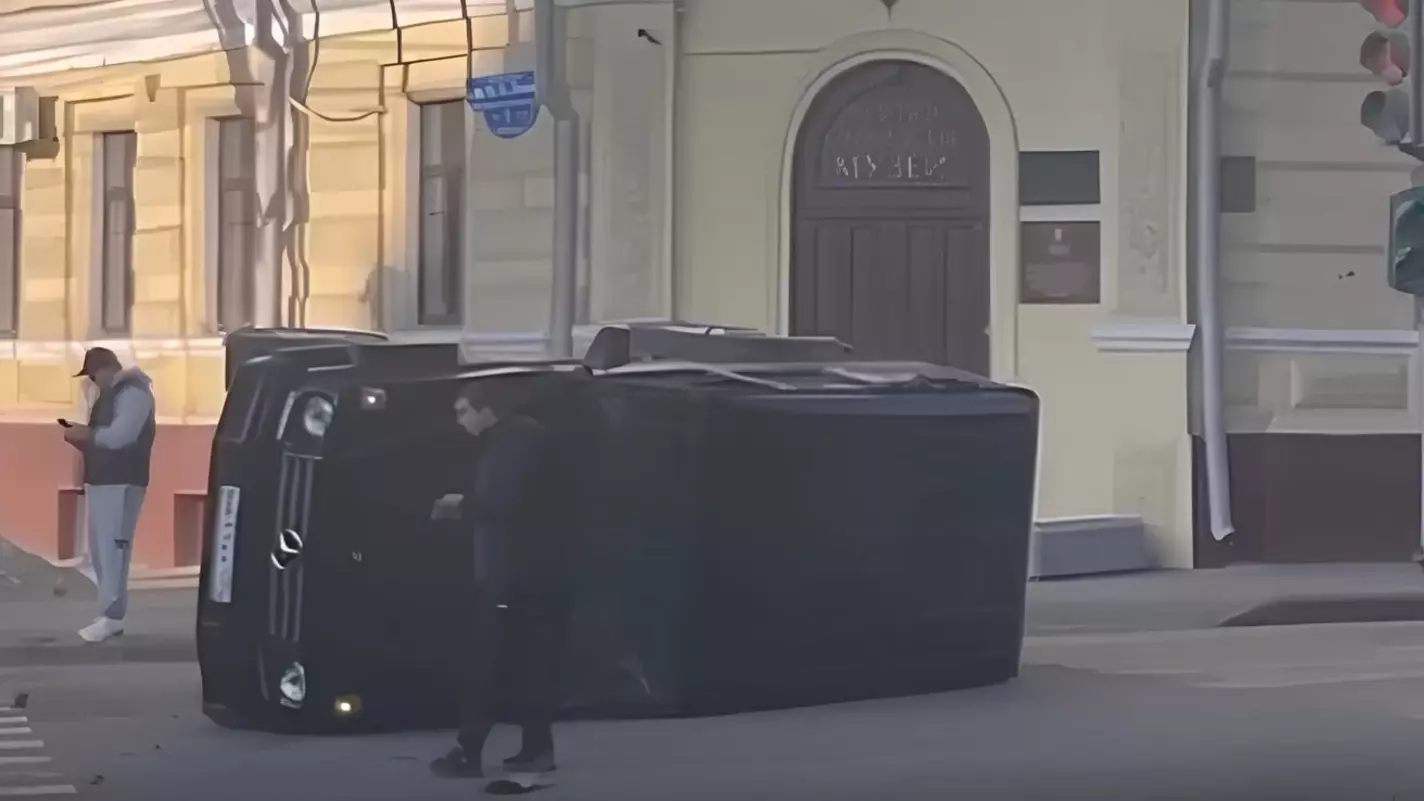 В ДТП в центре Волгограда пострадала люксовая иномарка депутата