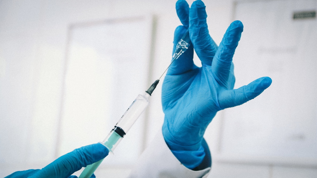 Вакциной для школьников запасаются в Волгограде