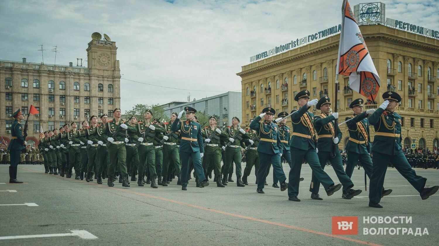 Более 2 тысяч человек приняли участие в параде Победы в Волгограде