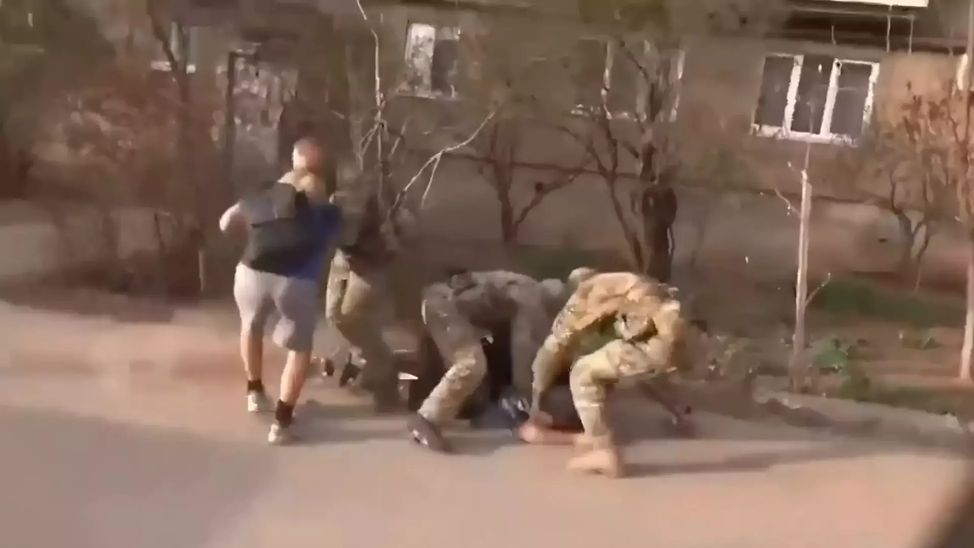 ФСБ поделились видео задержания 17-летних террористов