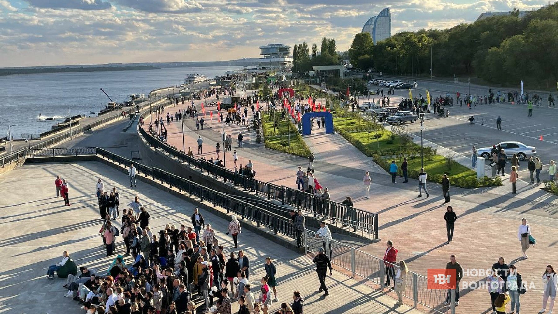 Долгожданный амфитеатр и новую часть набережной открыли в Волгограде