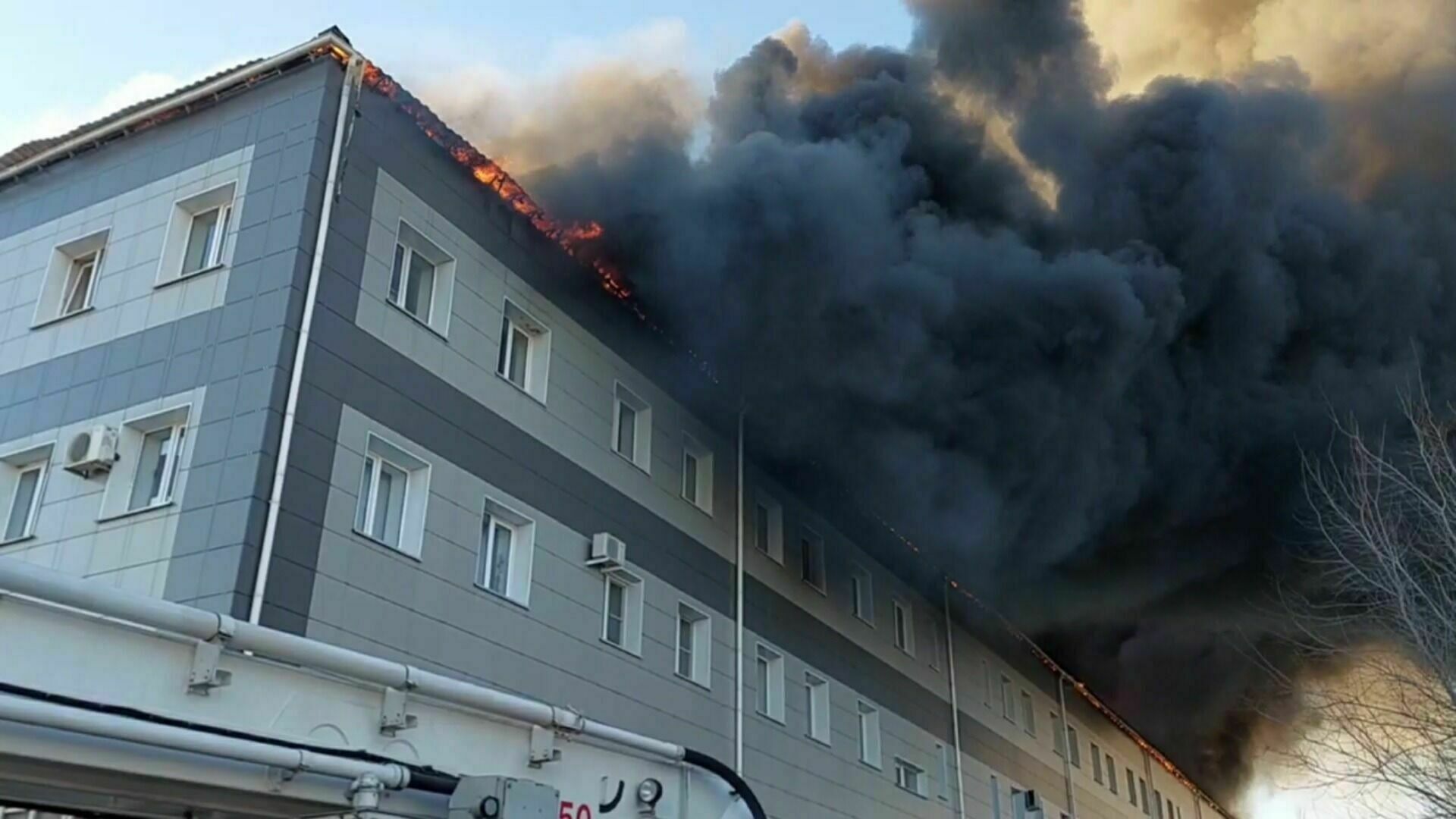 Роспотребнадзор не обнаружил вредных веществ после пожара на юге Волгограда