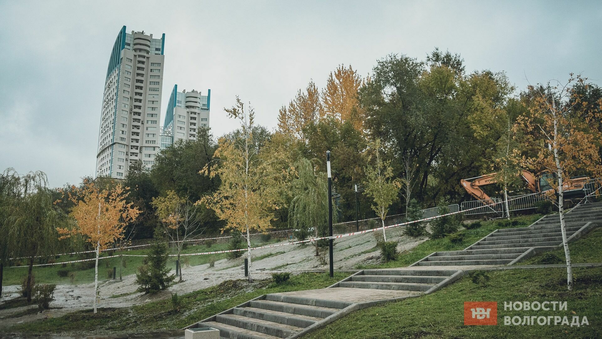 Дезинфекторы начали обрабатывать залитый фекалиями парк в Волгограде