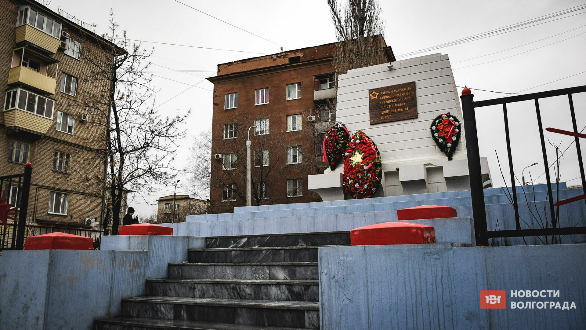 «Стыдно за халтуру»: братскую могилу в Волгограде отреставрировали некачественно