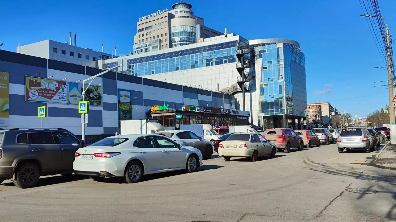 Центр Волгограда встал в пробках после визита Медведева