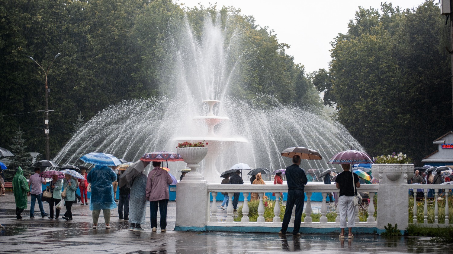 При поездке в Нижний Новгород стоит прихватить с собой дождевик, зонт и теплую одежду