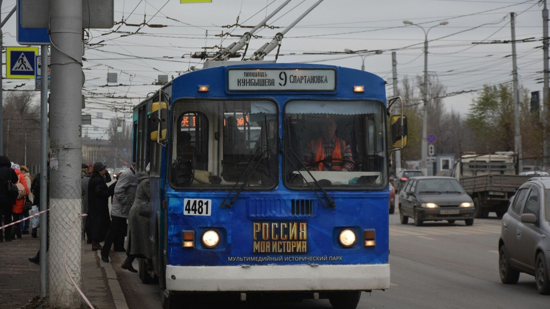 Очевидцев смертельного падения пенсионерки в троллейбусе ищут в Волгограде