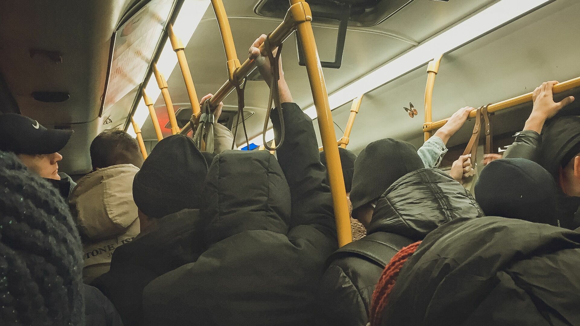 Мерзнем в ожидании чуда: горожане жалуются на нехватку автобусов в Волгограде