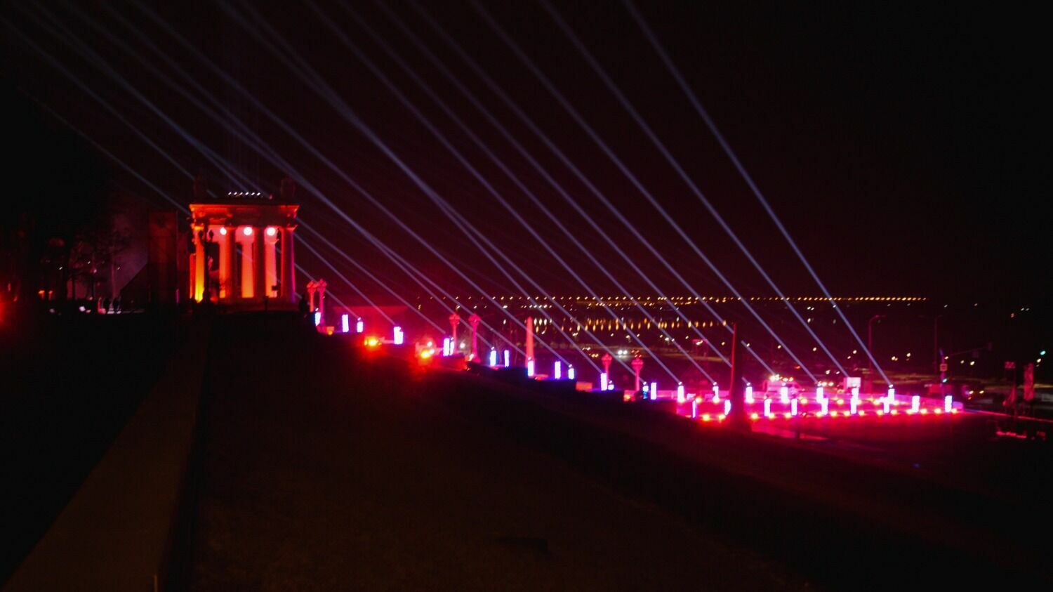 2 февраля в 20:45 в Волгограде объявят минуту молчания, а все точки «Моста памяти» соединят световыми лучами