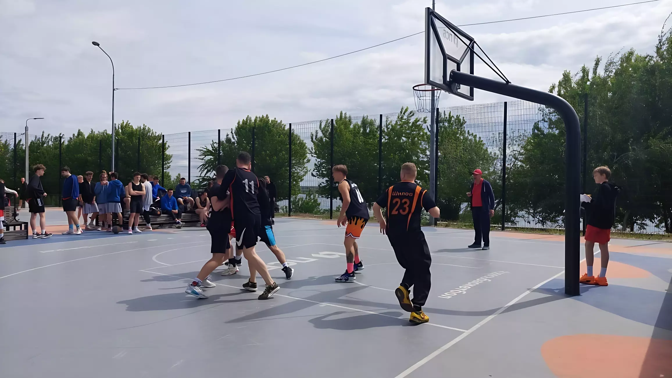 Центр уличного баскетбола ПСБ в Волгограде принял турнир к 79-й годовщине Победы