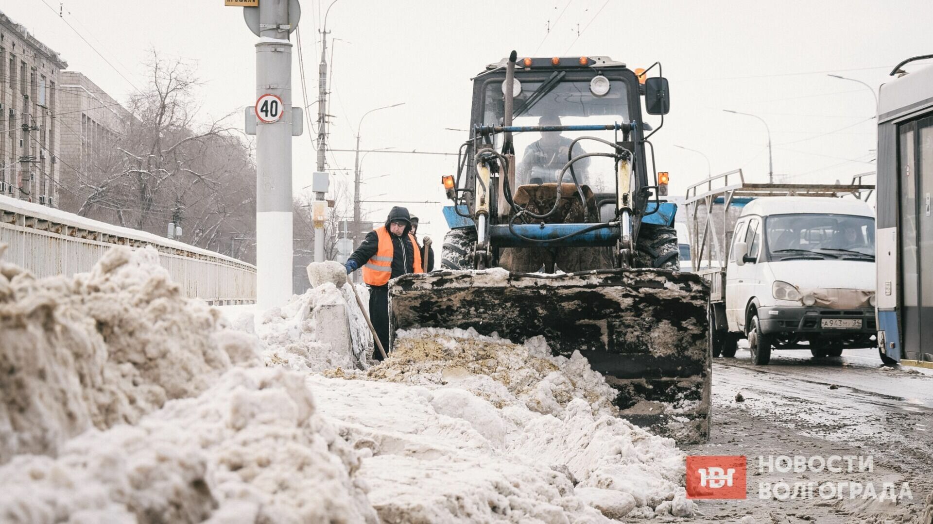 300 кубометров снега вывезли с дорог Волгограда после мощного снегопада