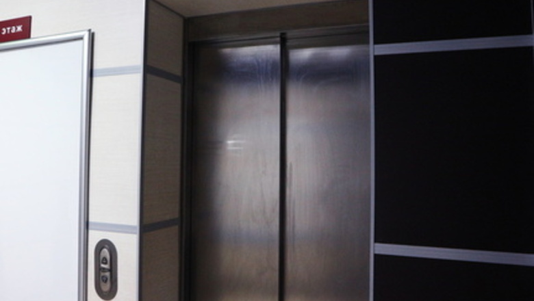 В волгоградских домах заменят 1200 лифтов