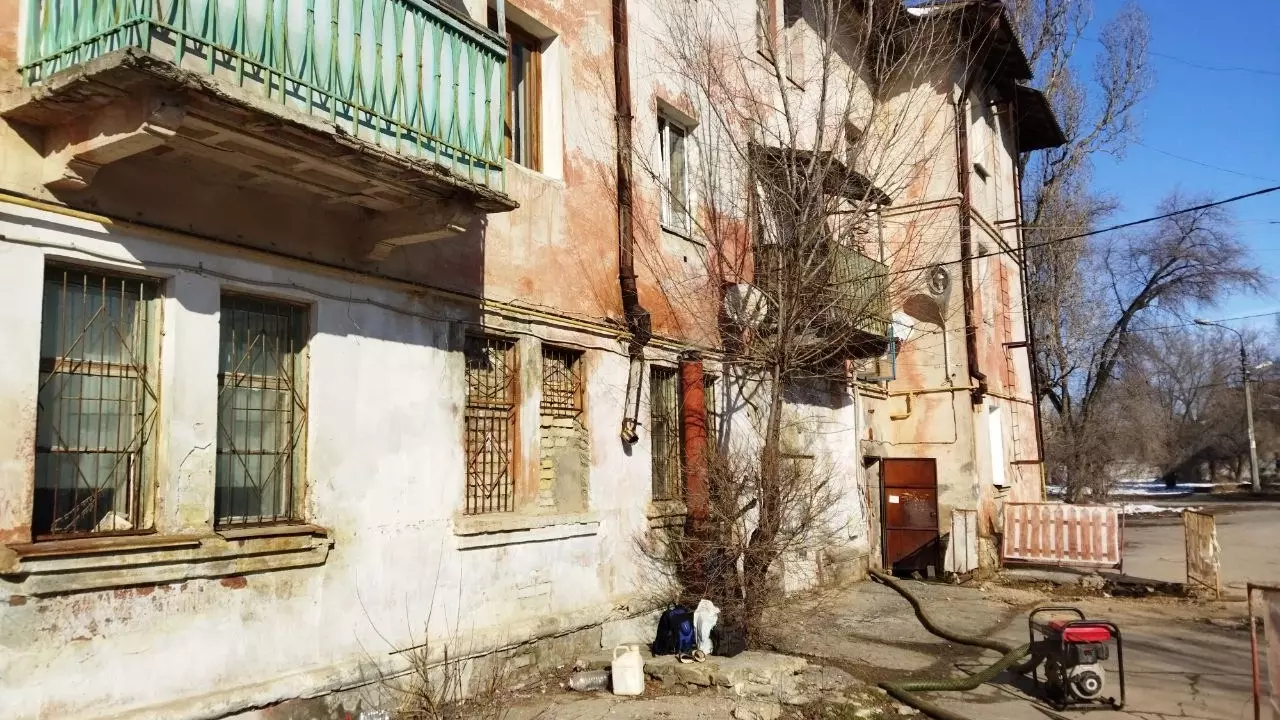 Коммунальный кипяток подтопил дом в Волгограде