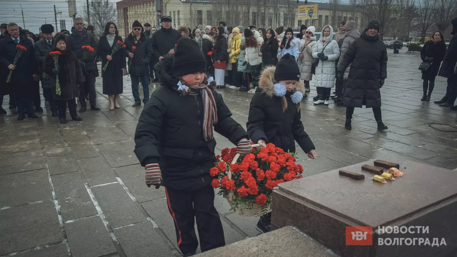 В памятном мероприятии в Волгограде приняли участие школьники, депутаты и чиновники 