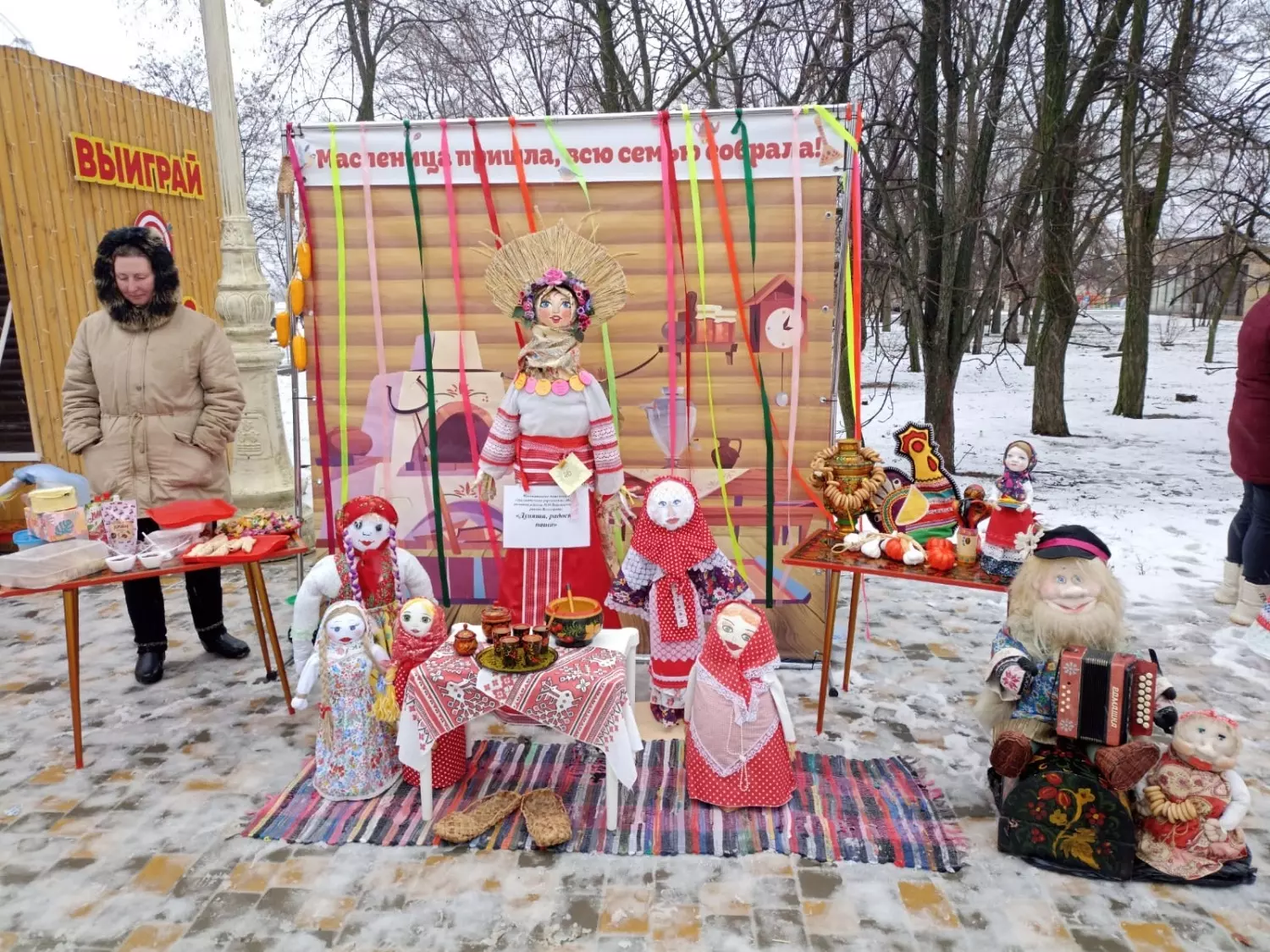 Выставка масленичных кукол в ЦПКиО
