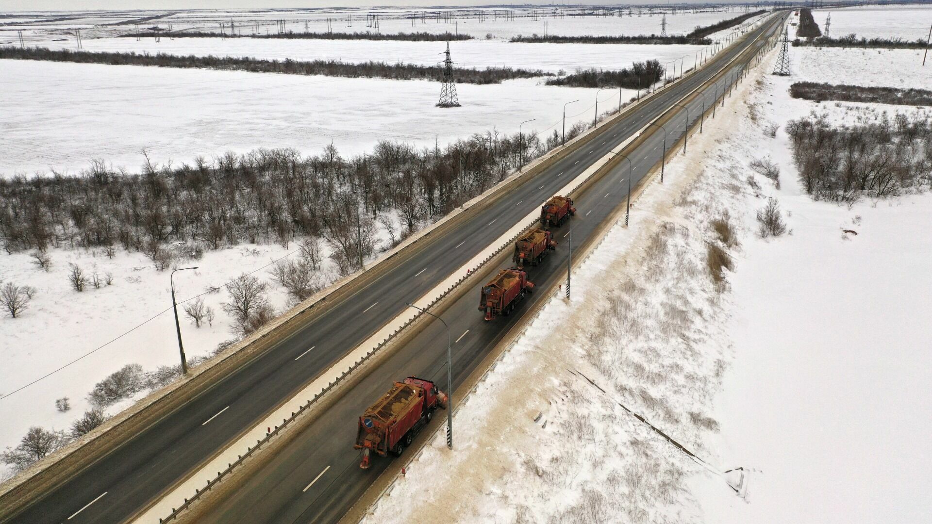 3000 тонн реагентов высыпали из-за снегопада на дороги в Волгоградской области