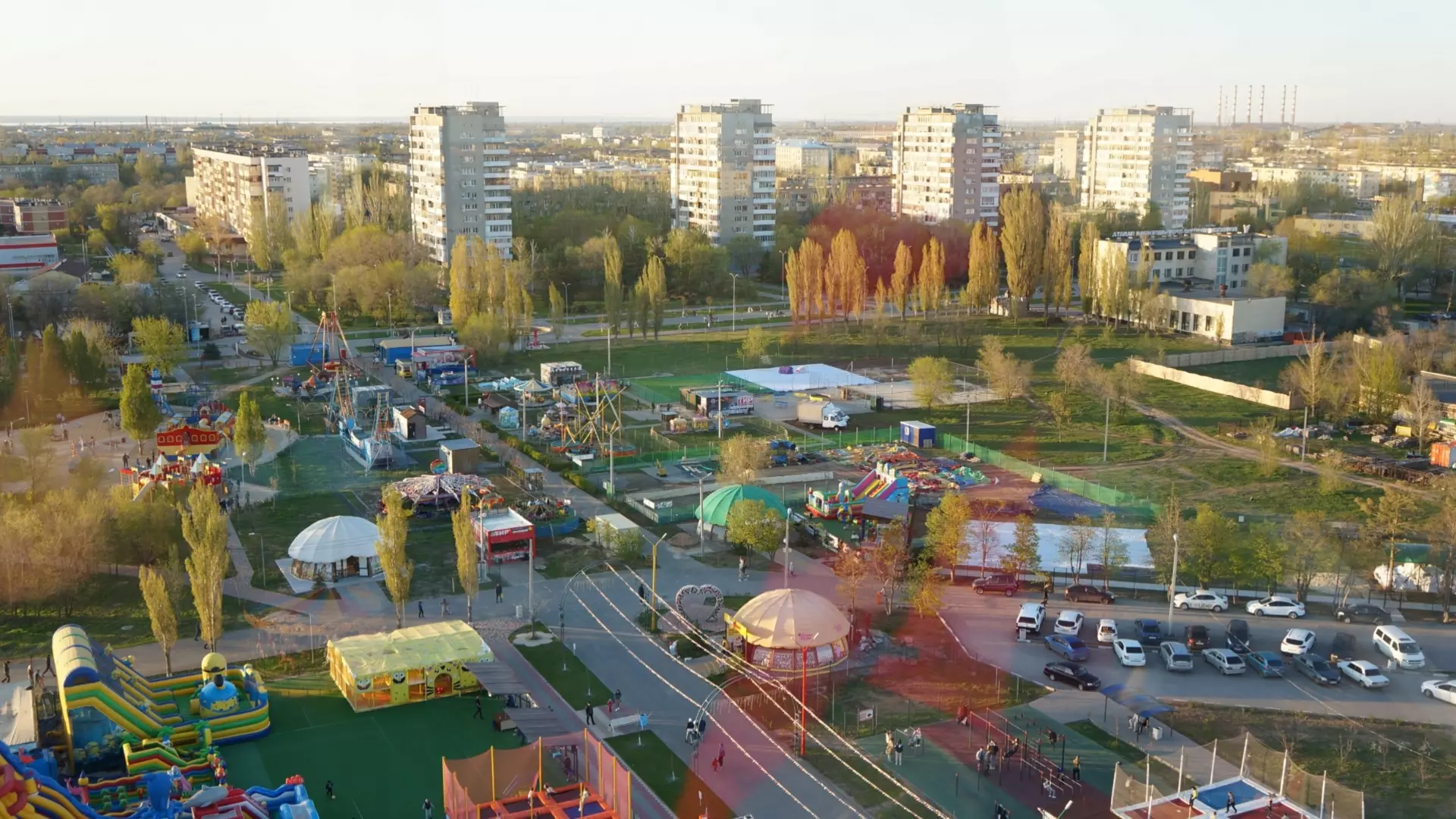 Парк «Волжский» украсят новые площадки и лавки