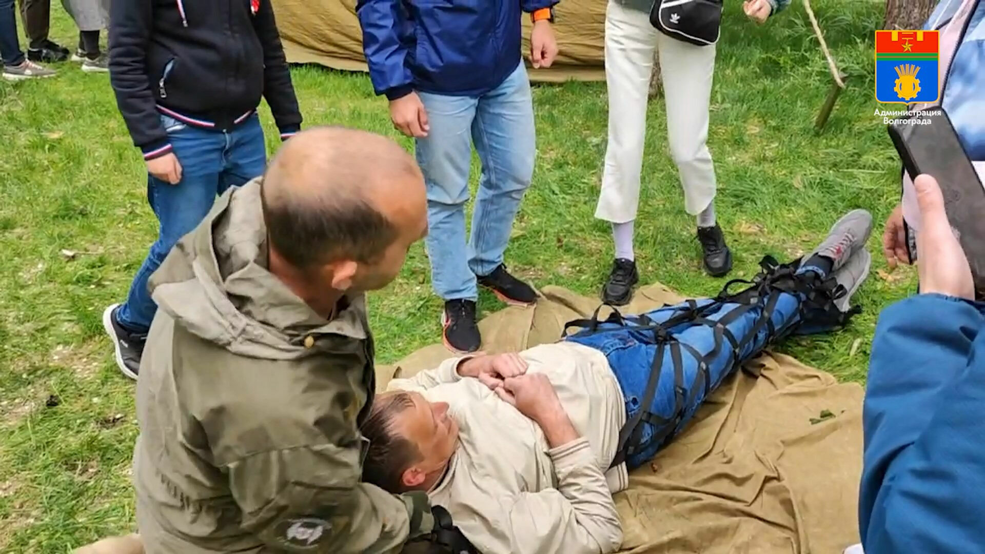 Эвакуировать раненых научили волгоградцев в День Победы