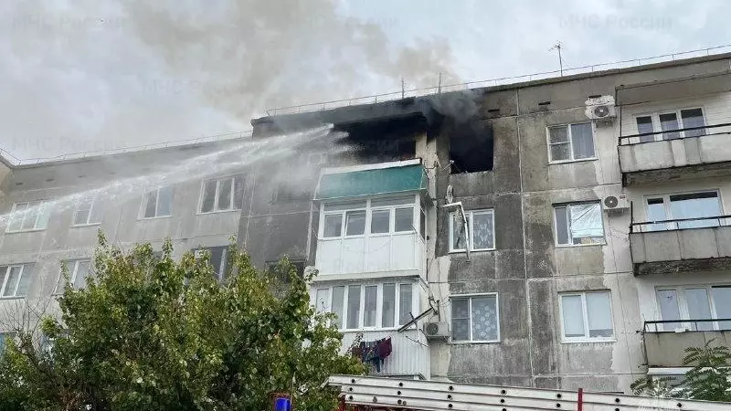 Пострадавший при взрыве газа попал в реанимацию в Котельниково