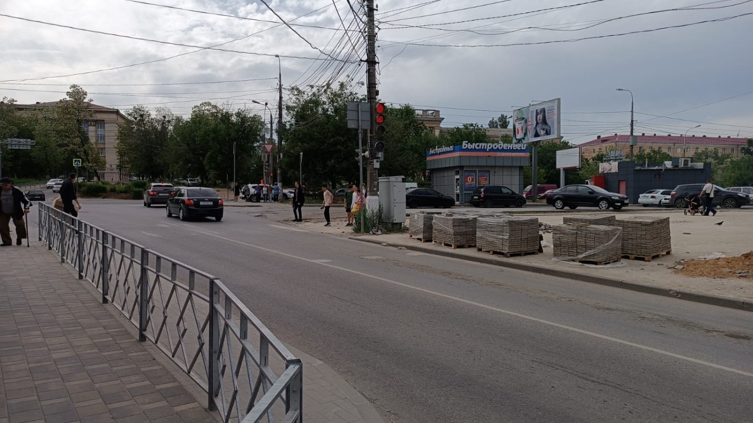 60 секунд красного света на улице Казахской не вызывают пробки разве что в выходные дни