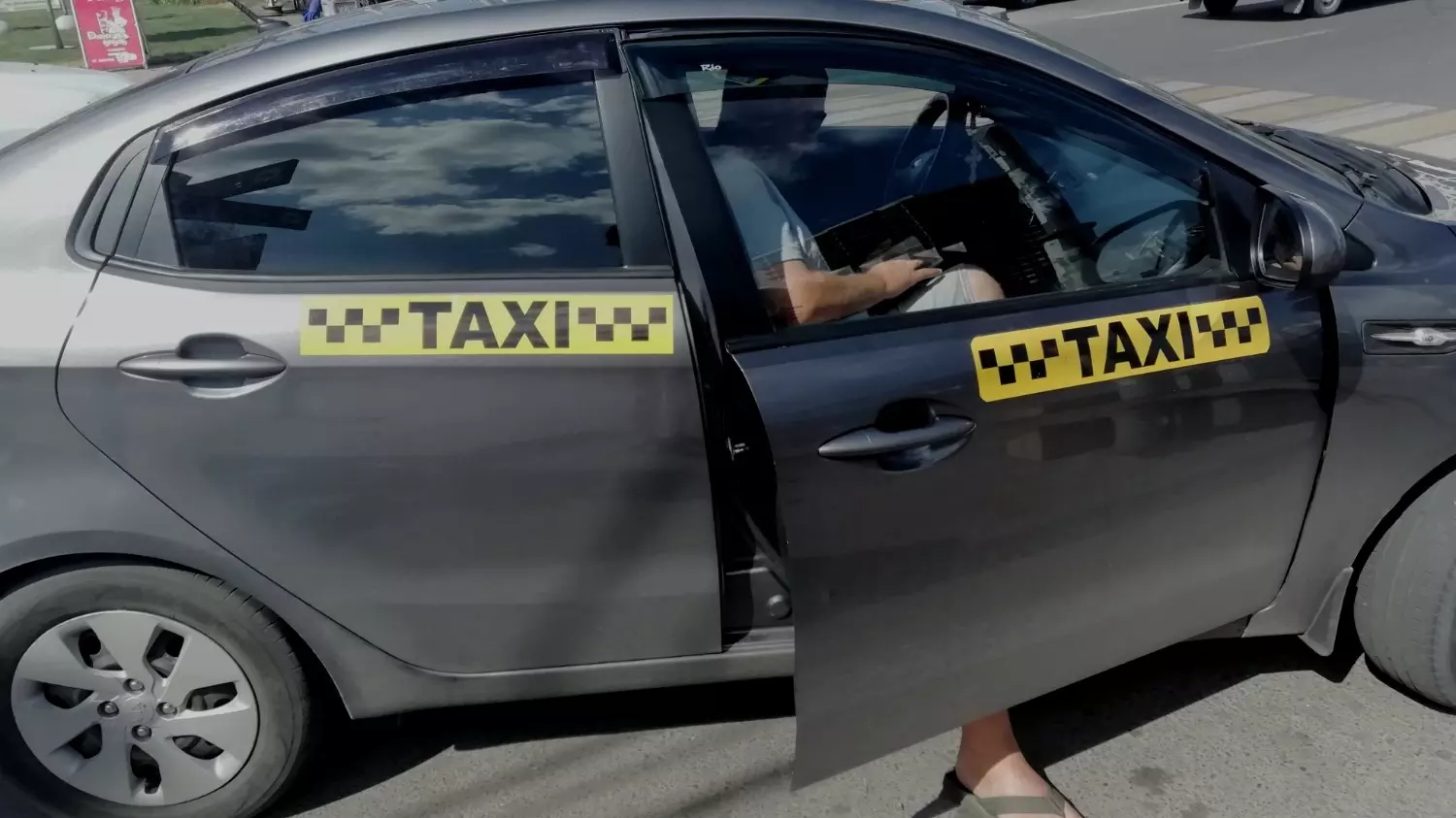 Новые правила не упростили жизнь автомобилистам, но хотя бы упорядочили работу такси