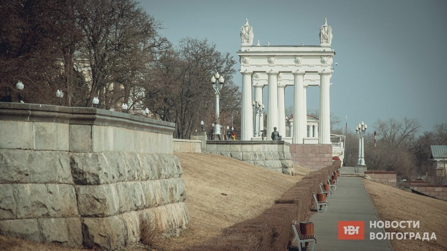 Руки вандалов дотягиваются даже до главных достопримечательностей Волгограда