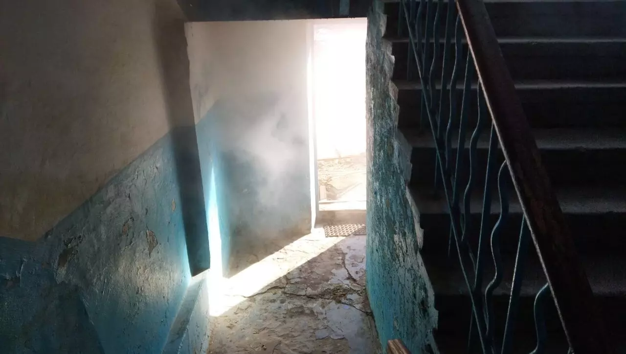 Два месяца подвал аварийного дома в Волгограде заливал кипяток