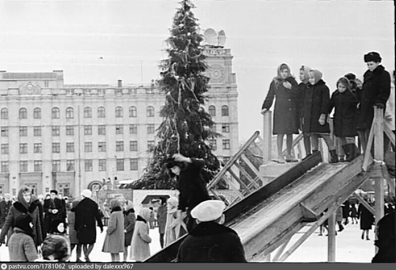 Новогодняя елка на площади Павших Борцов в Волгограде, 1966 год
