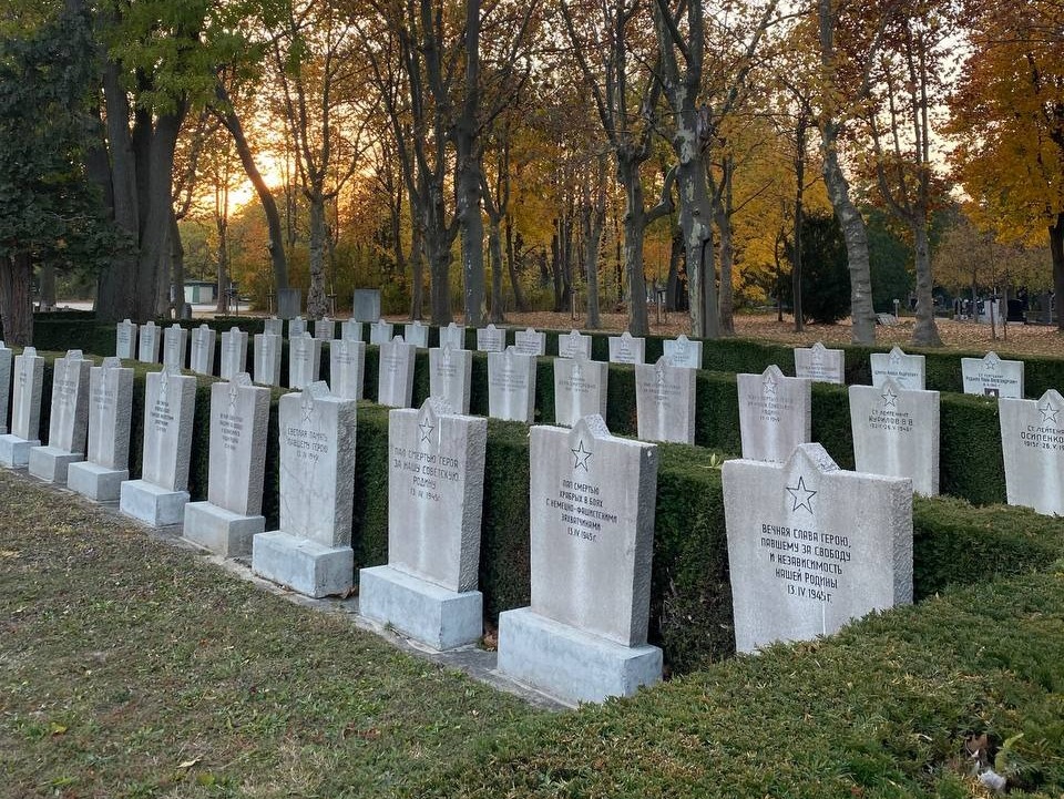 Кладбище, где захоронены советские воины