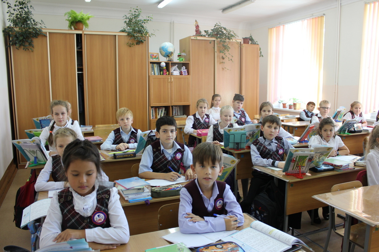Вести уроки без масок разрешили учителям в Волгоградской области