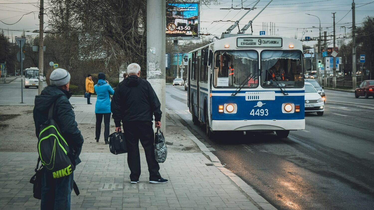 В надежде вернуть троллейбусы в Кировский волгоградцы обратились к Володину