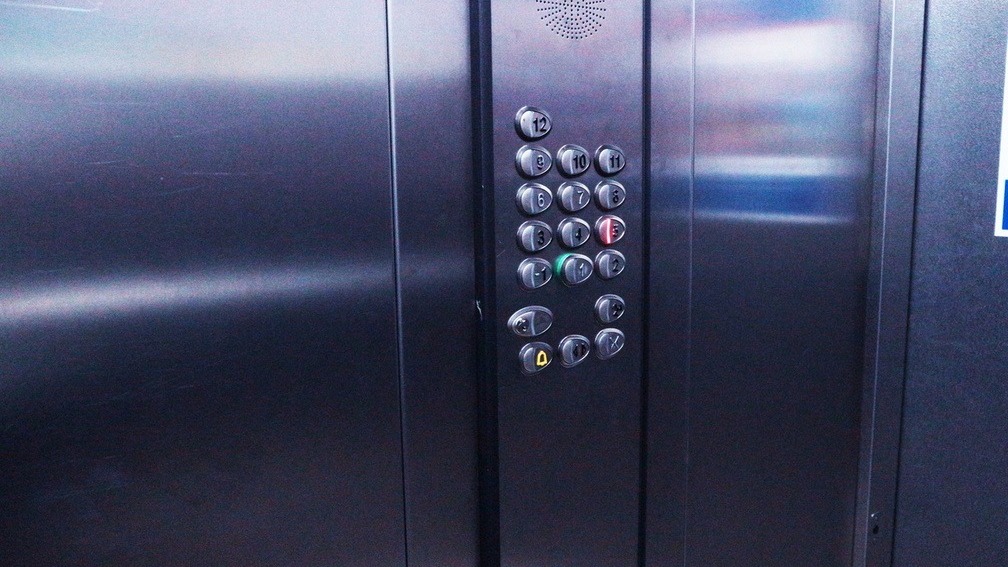 Отсутствие госконтроля за лифтами привело к увеличению несчастных случаев