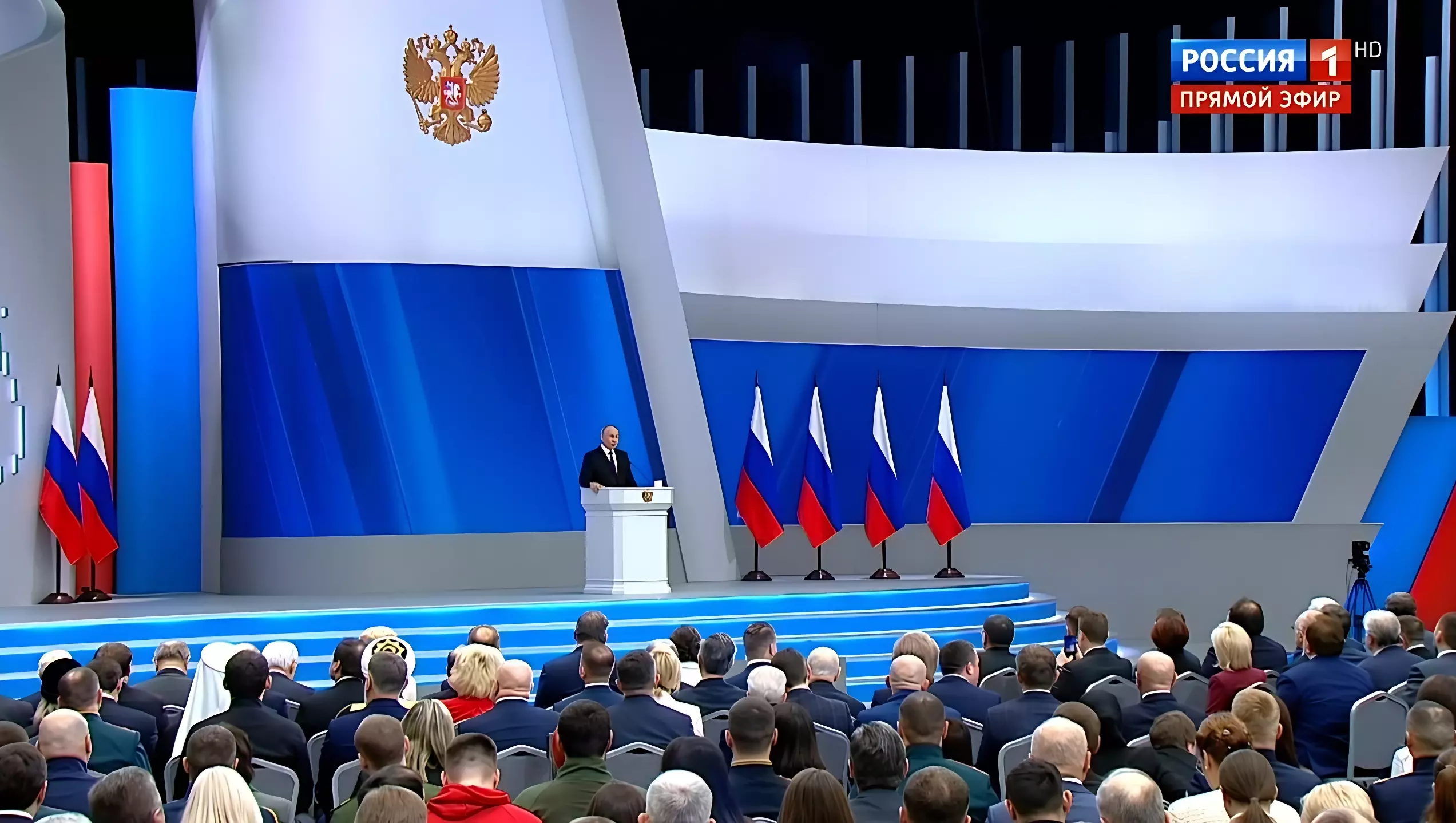 Владимир Путин объявил о списании кредитов регионам