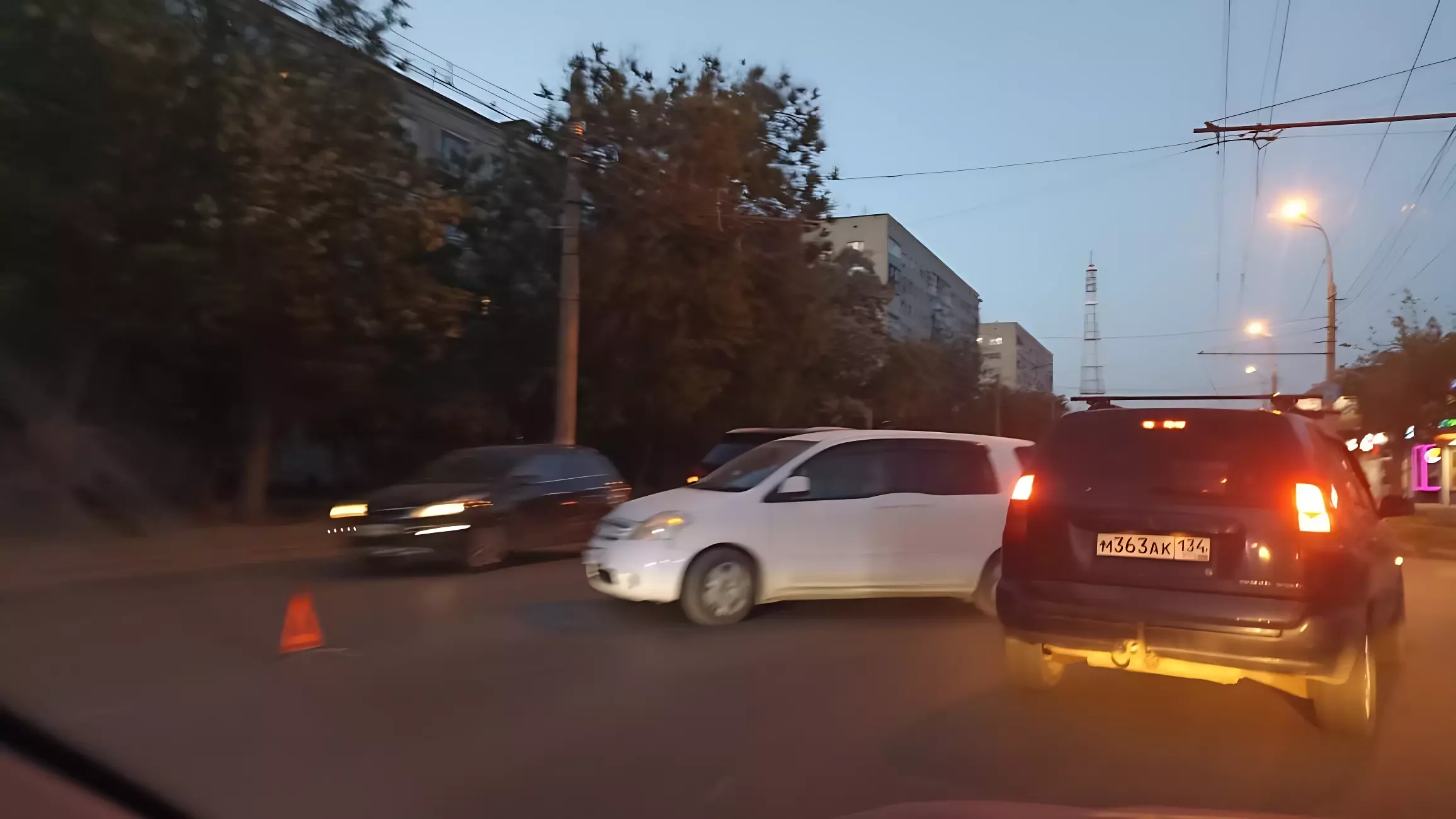 Из-за двух аварий 4 улицы встали в Волгограде