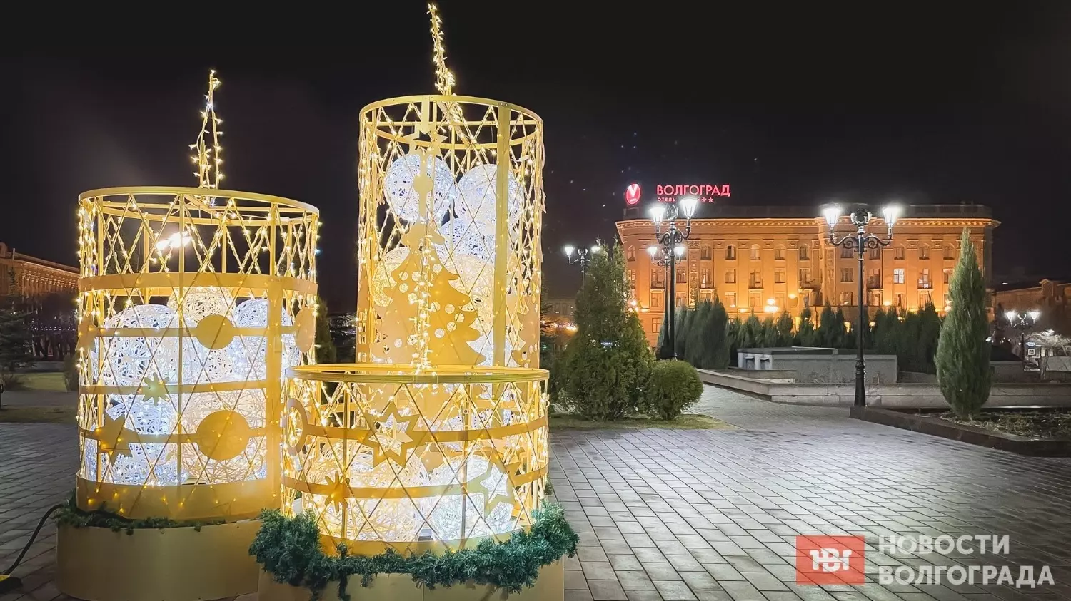 Предновогодний Волгоград выглядит по-новогоднему ярко и волшебно