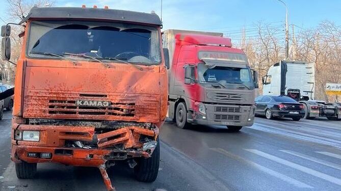 Виновный в гибели трех пассажиров маршрутки водитель КамАЗа арестован в Волгограде